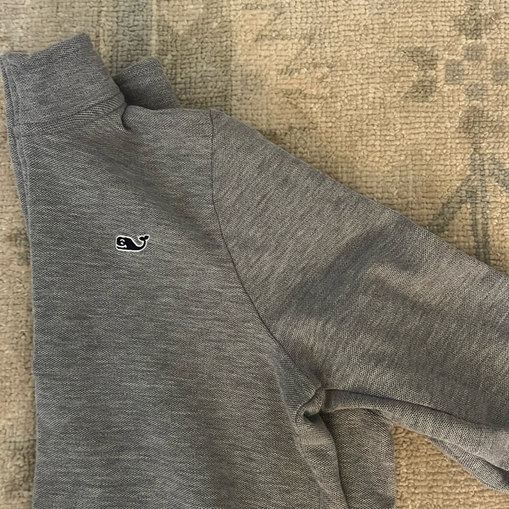 Vineyard Vines youth pullover size s (8-10yrs).